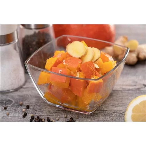 Rezept des Monats Oktober 2024: Fruchtiger Kürbis-Salat mit Ingwer