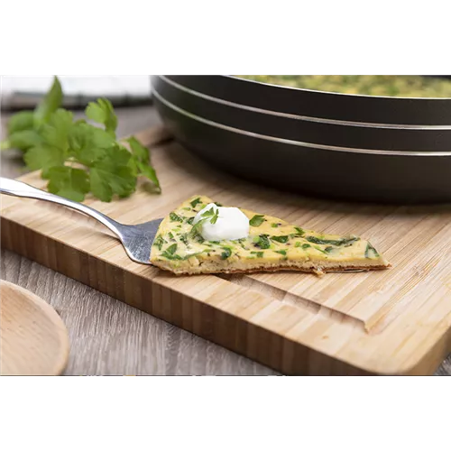 Tomaten-Frittata mit Kräutern und Schafskäse